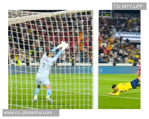 菲利克斯外脚背传球精准C罗鱼跃冲顶遗憾被扑出 菲利克斯外脚背传球精准C罗鱼跃冲顶遗憾被扑出